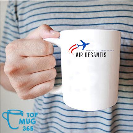 Bringing The Border To You – DeSantis Airlines Political T-Mug Mug trang
