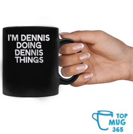 I'm Dennis Doing Dennis Things Mug Mug đen
