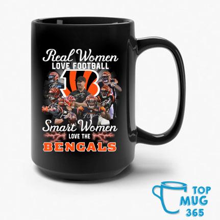 Real Women Love Football Smart Women Love The Cincinnati bengals Signatures 2022 Men's Mug